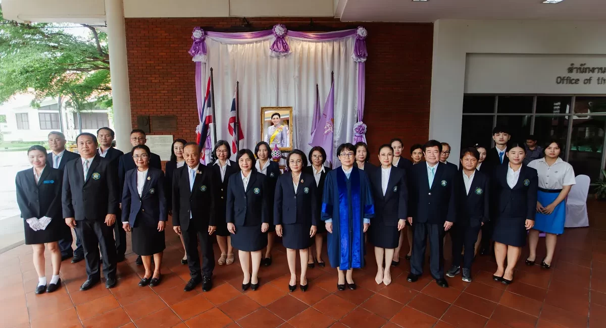 มหาวิทยาลัยพายัพจัดพิธีถวายเครื่องราชสักการะ วางพานพุ่มและถวายพระพรชัยมงคล สมเด็จพระนางเจ้าสุทิดา พัชรสุธาพิมลลักษณ พระบรมราชินี เนื่องในโอกาสวันเฉลิมพระชนมพรรษา 3 มิถุนายน 2568