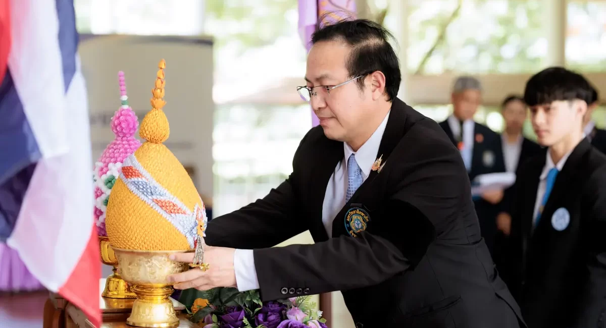 พิธีถวายเครื่องราชสักการะและวางพานพุ่ม และพิธีถวายพระพรชัยมงคล เนื่องในโอกาสพระราชพิธีมหามงคลวันเฉลิมพระชนมพรรษา 4 รอบ สมเด็จพระนางเจ้า ฯ พระบรมราชินี