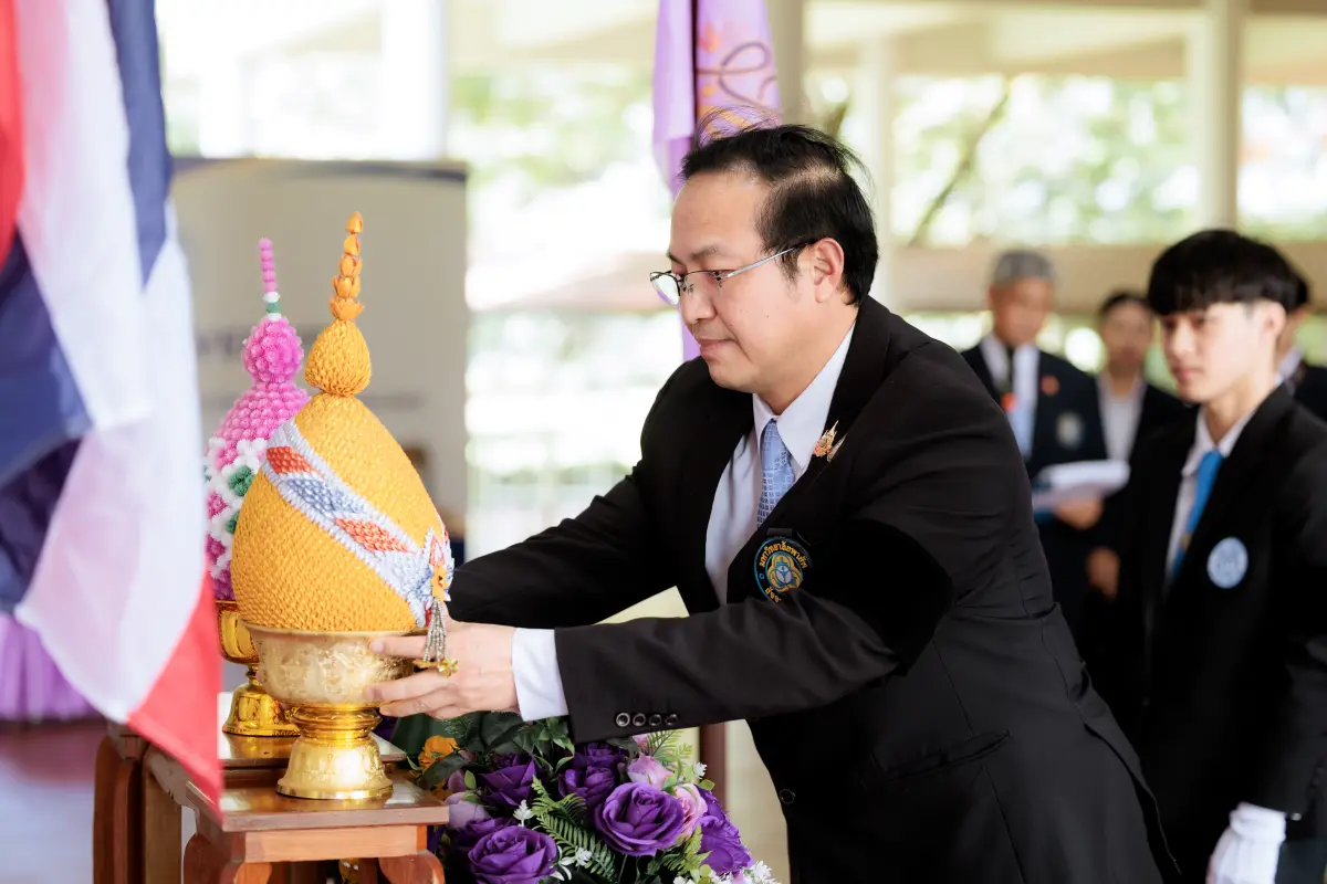 พิธีถวายเครื่องราชสักการะและวางพานพุ่ม และพิธีถวายพระพรชัยมงคล เนื่องในโอกาสพระราชพิธีมหามงคลวันเฉลิมพระชนมพรรษา 4 รอบ สมเด็จพระนางเจ้า ฯ พระบรมราชินี